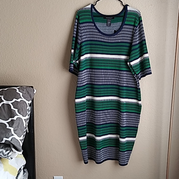 Dress - Picture 2 of 2